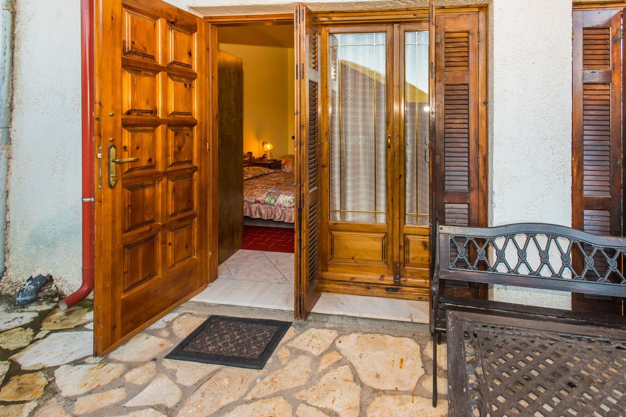 Elatos Rooms Mikrón Khoríon Bagian luar foto